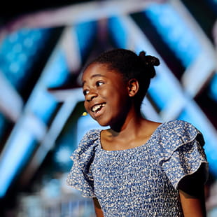 British International School of Houston Summer Camp | BIS Houston - Feature Cards Pattern