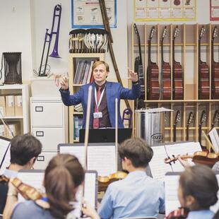 Britská medzinárodná škola Bratislava | BISB | Nord Anglia - SK - 04 - Feature Cards Pattern