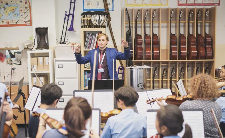 Britská medzinárodná škola Bratislava | BISB | Nord Anglia - SK - 04 - Feature Cards Pattern