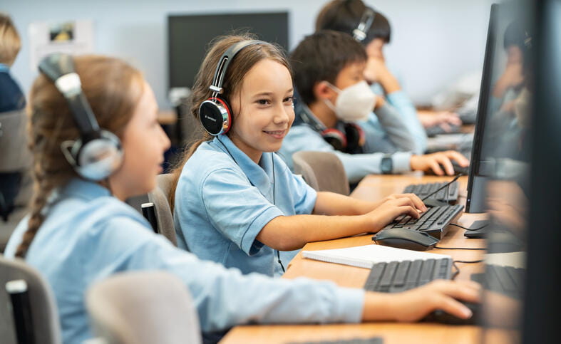 Britská medzinárodná škola Bratislava | BISB | Nord Anglia - SK - 04 - Feature Cards Pattern