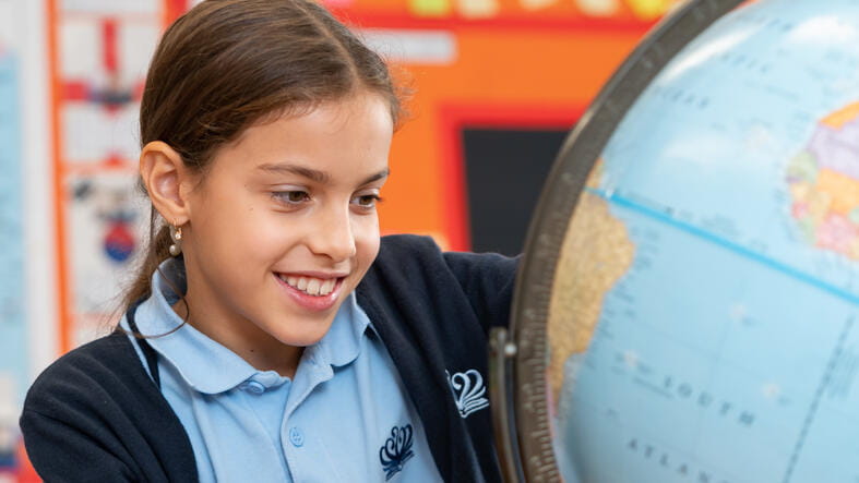 Britská medzinárodná škola Bratislava | BISB | Nord Anglia - SK - 04 - Feature Cards Pattern