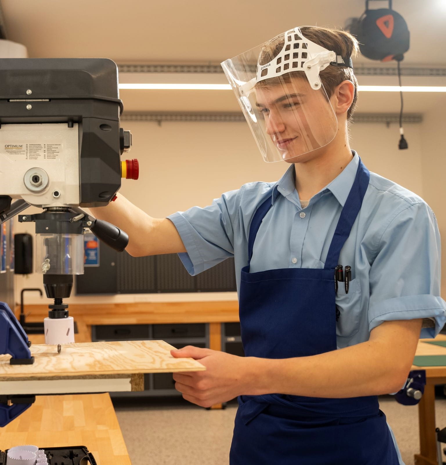 The British International School Bratislava | BISB | Age 2-18 - Feature Cards Pattern