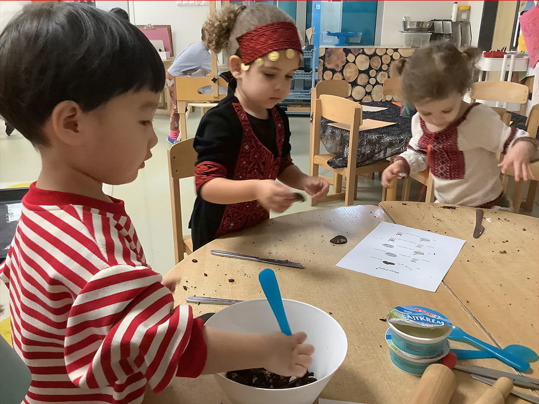 Moon Cake Baking - Moon Cake Baking