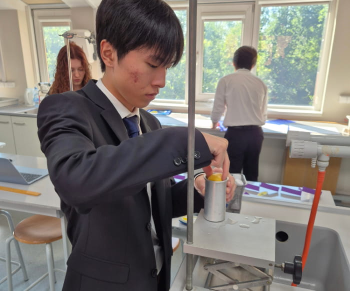 Aha! in the Physics Lab - Carousel For News Detail