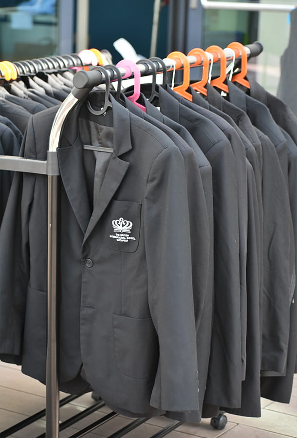 Parent Essentials | The British International School Budapest - 05 Feature Cards Pattern