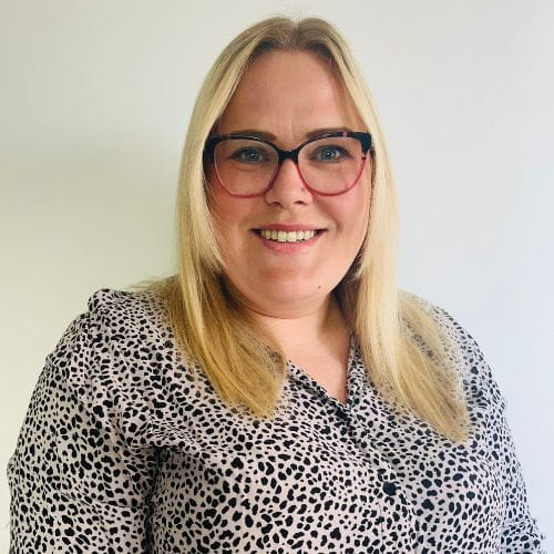 Our Staff & How We Teach | BISC Lincoln Park - Feature Cards Tabs