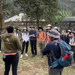 Outstanding Experiences | BIS Chicago, South Loop | Nord Anglia - 07 - Feature Cards Pattern - Expeditions