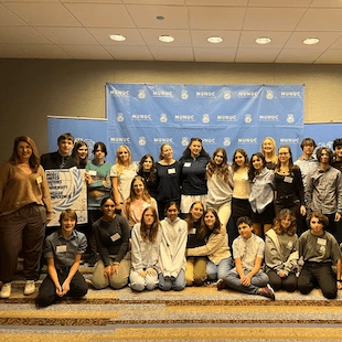 Outstanding Experiences | BIS Chicago, South Loop | Nord Anglia - 04 - Feature Cards Pattern