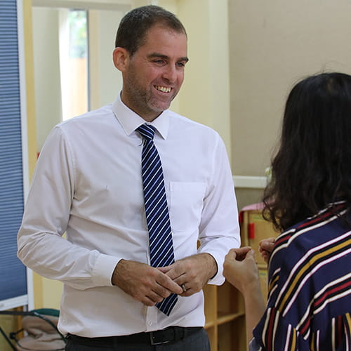 学校师资介绍与办学理念 | 上海英国学校浦西校区 - Feature Cards Tabs