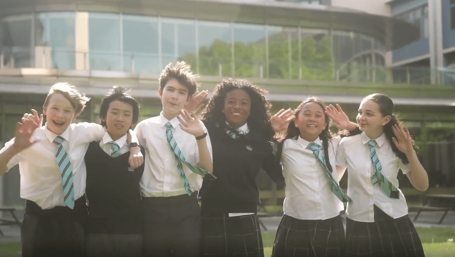 上海英国学校浦西校区 | 上海英国外籍人员子女学校浦西校区官网 - 051 - Feature Cards Pattern