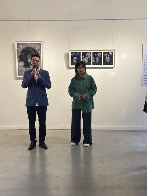 To See the Unseen - Julia's Artistic Journey - To See the Unseen