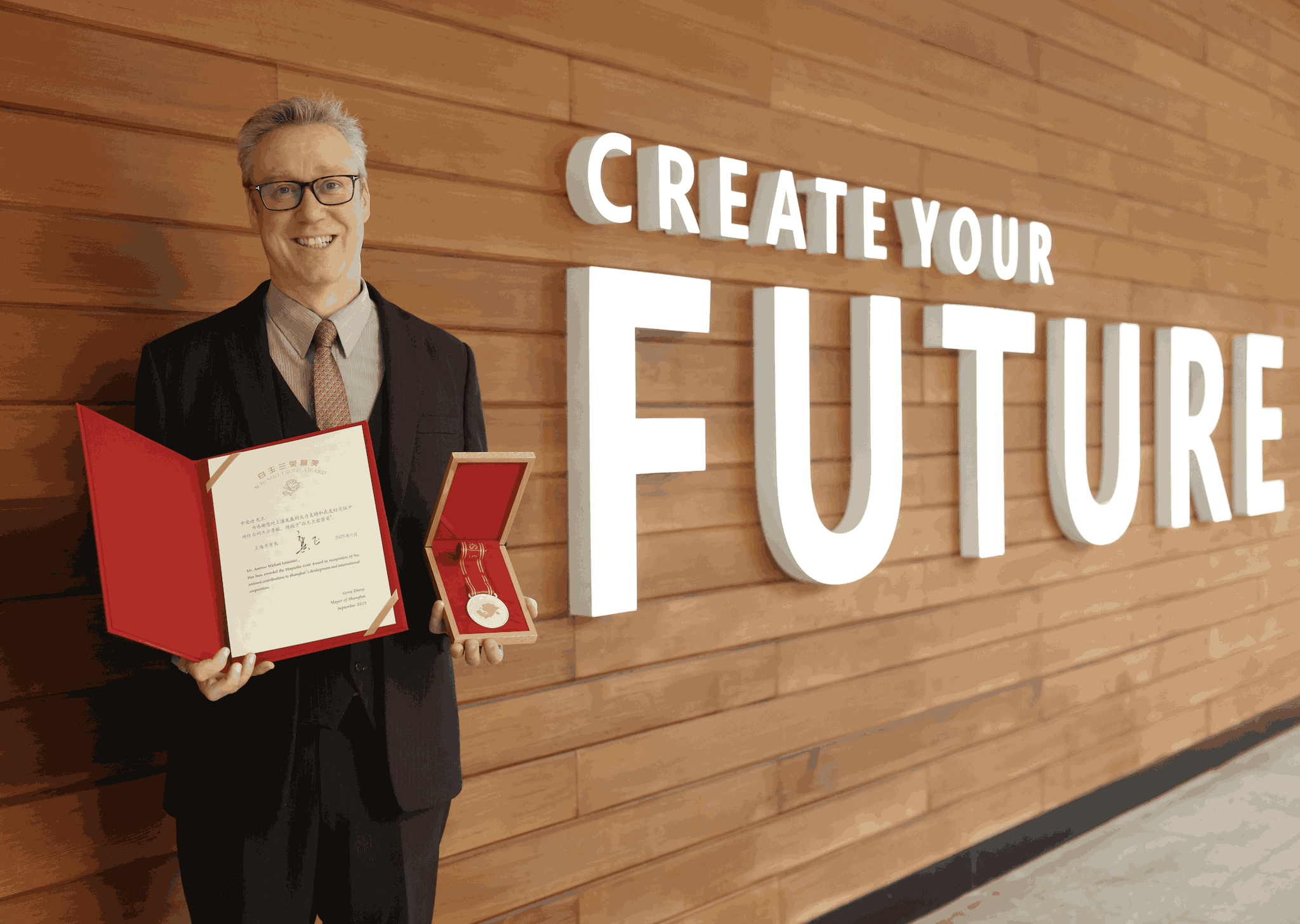 BISS Principal Receives Shanghai Magnolia Gold Award - BISS Principal Receives Shanghai Magnolia Gold Award