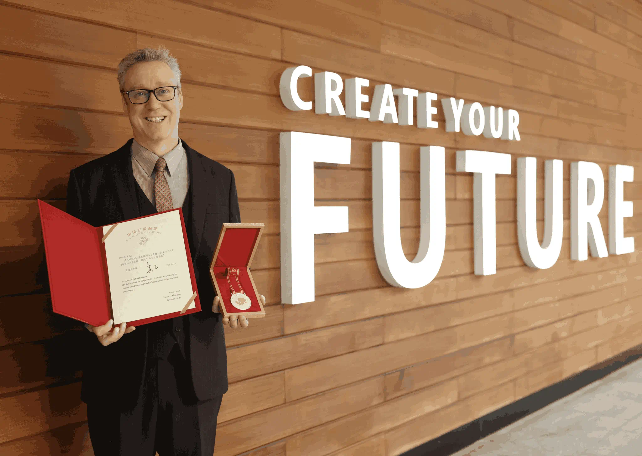 BISS Principal Receives Shanghai Magnolia Gold Award - BISS Principal Receives Shanghai Magnolia Gold Award