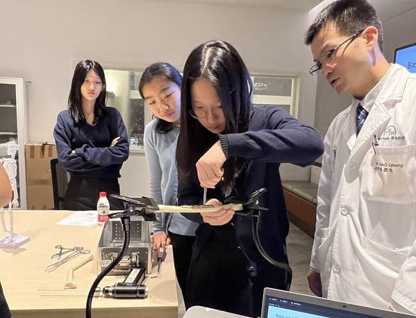 Students Explore Orthopaedic Surgery - Students Explore Orthopaedic Surgery