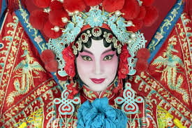 Moving to Shanghai - Feature Cards Pattern