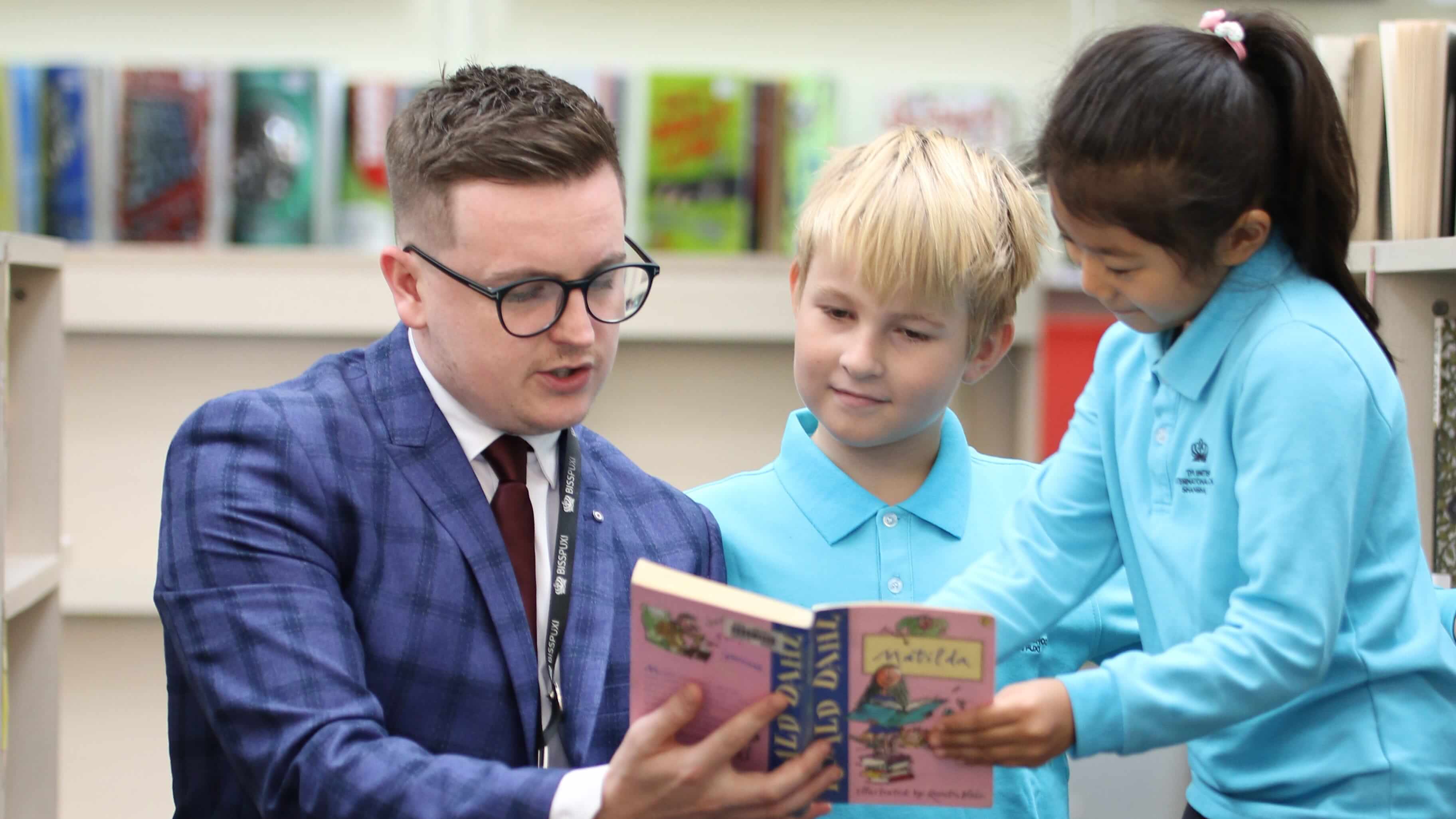 学校师资介绍与办学理念 | 上海英国学校浦西校区 - Feature Cards Tabs