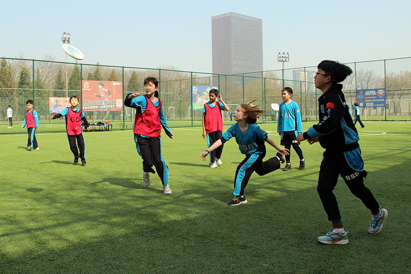 Fantastic flying frisbee at Si De Park | BSB Sanlitun - Fantastic flying frisbee at Si De Park