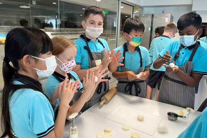 making moon cakes
