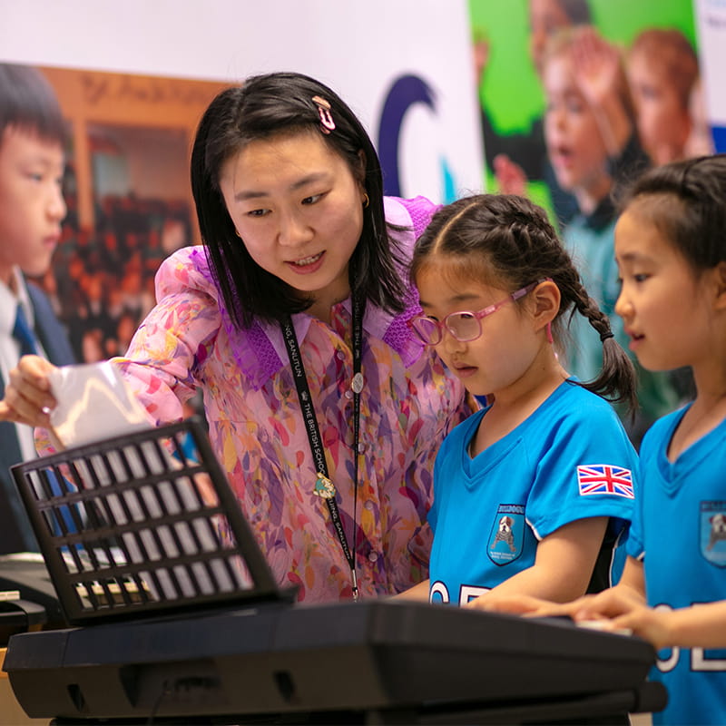 Our Staff & How We Teach | BSB Sanlitun - Feature Cards Tabs