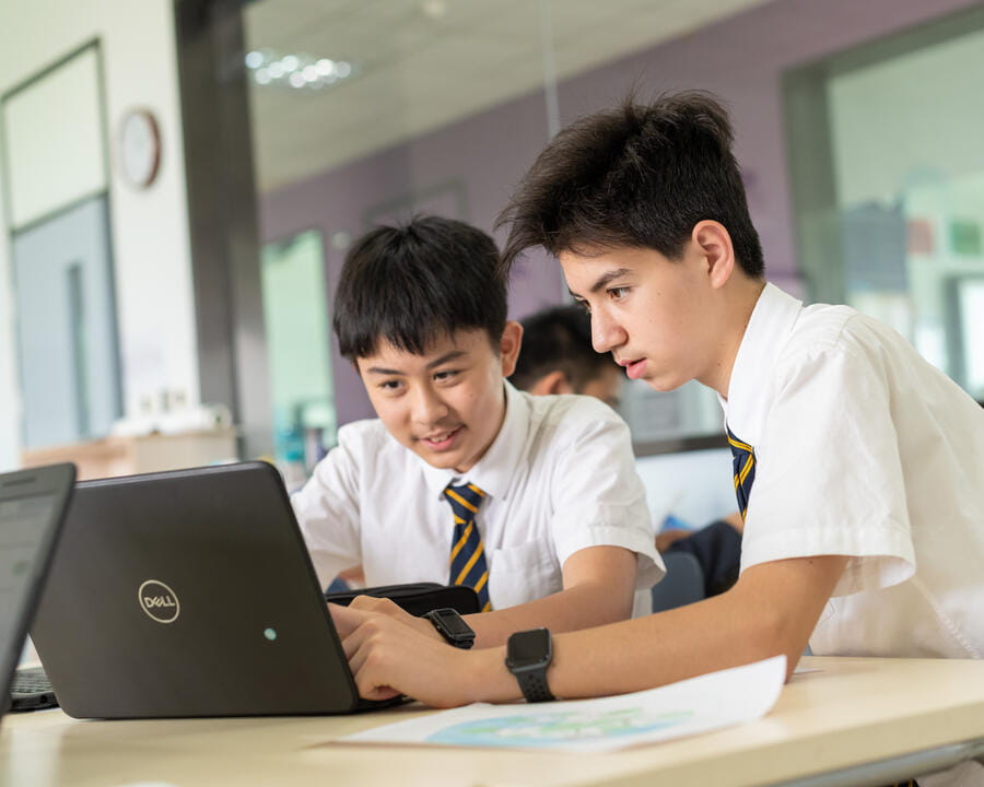 家长须知 | 北京英国学校顺义校区 - Feature Cards Pattern