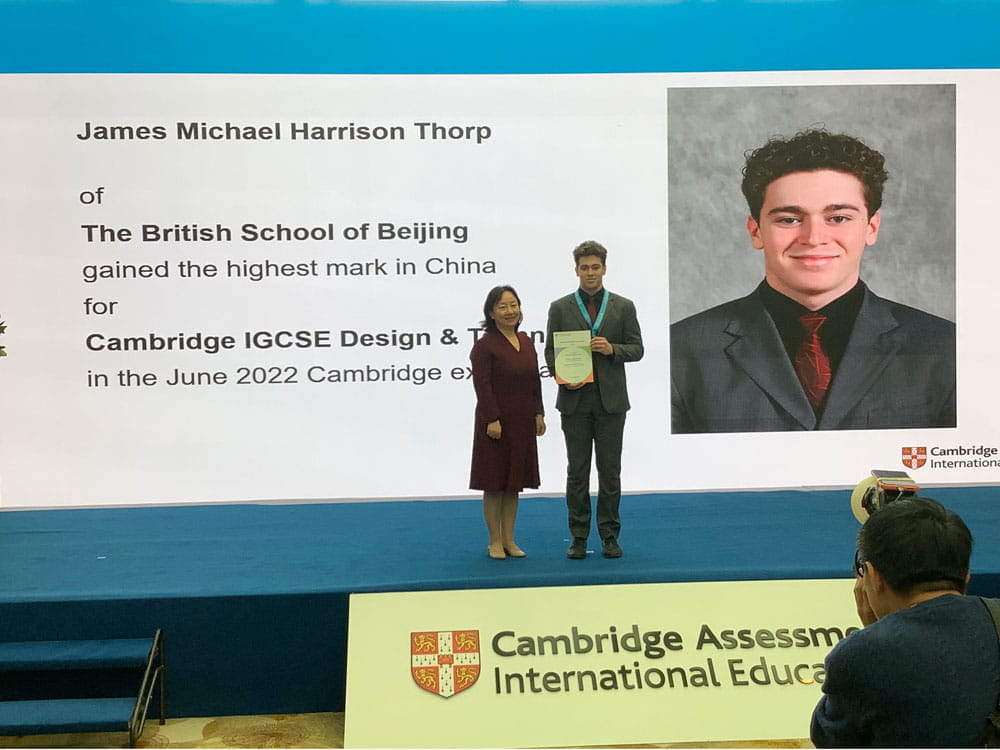 James 获得 IGCSE 设计与技术中国顶尖奖 - James received Top in China Award for IGCSE Design Technology