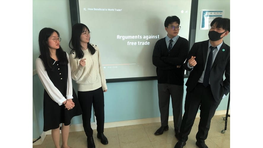 Y13 Economics Dabin Lee  YiRan Liu  Zhiyu Yan  Jongwook Ahn