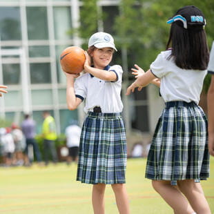 家长须知 | 北京英国学校顺义校区 - Feature Cards Pattern