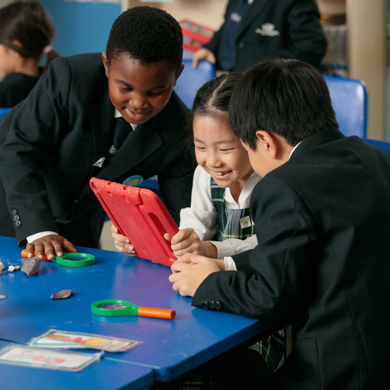 家长须知 | 北京英国学校顺义校区 - Feature Cards Pattern