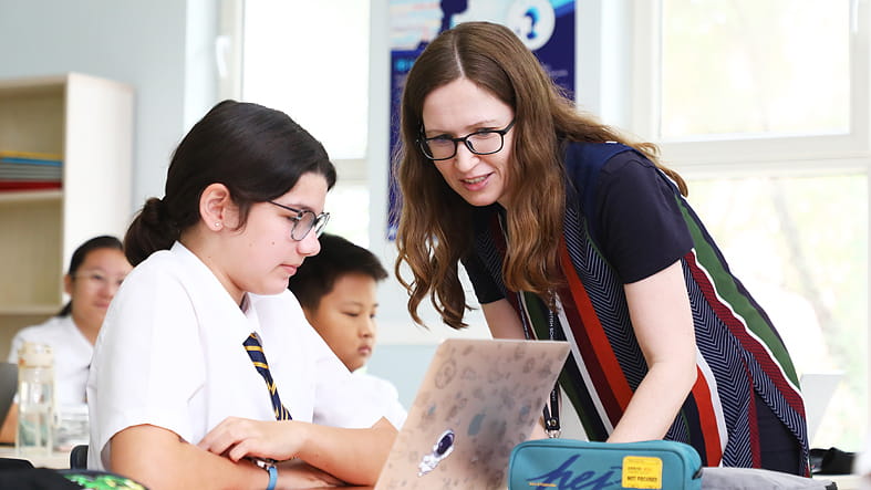 Melanie Bell - Melanie Bell