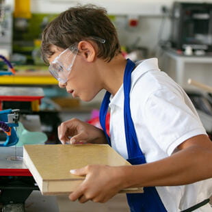 精彩的课外活动 | 广州英国学校 - Copy of 04 - Feature Cards Pattern - ASAs-CN