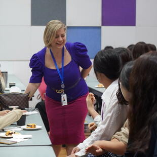 国际学校教师与员工|广州英国人学校 - Feature Cards Tabs