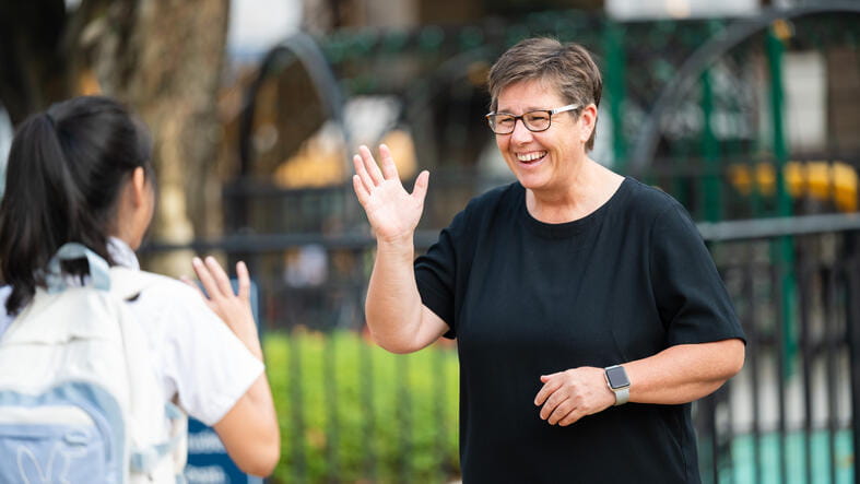 国际学校教师与员工|广州英国人学校 - Feature Cards Tabs