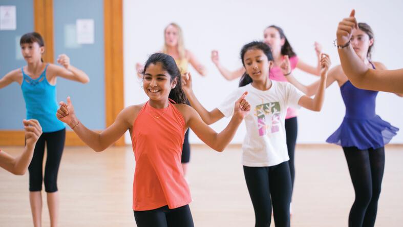 精彩的课外活动 | 广州英国学校 - Copy of 04 - Feature Cards Pattern - ASAs-CN