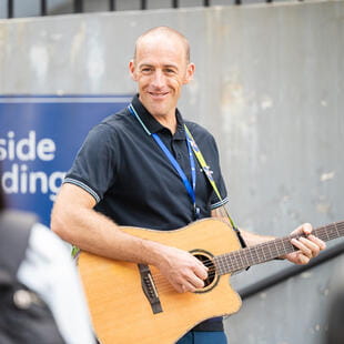 国际学校教师与员工|广州英国人学校 - Feature Cards Tabs