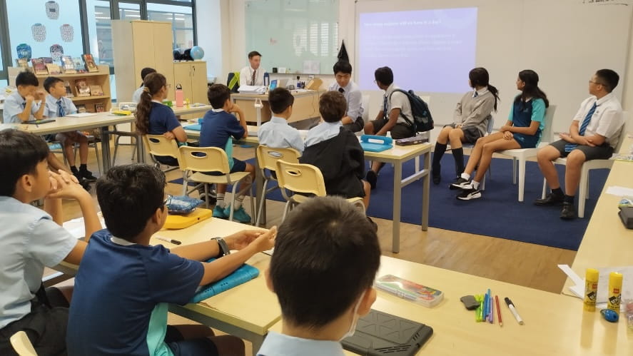 Secondary students visits Year 6 - Carousel For News Detail