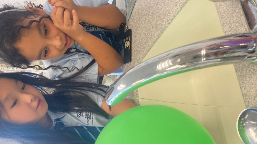 Year 5 students discover the wonders of static electricity through hands-on experiments - Carousel For News Detail