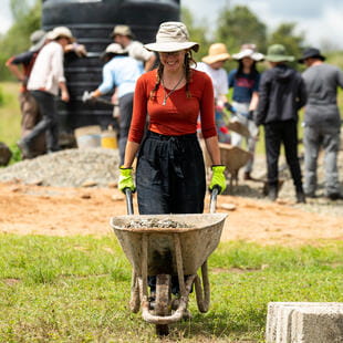 精彩的课外活动|南京英国国际学校 - 07 - Feature Cards Pattern - Expeditions