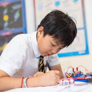 精彩的课外活动|南京英国国际学校 - 04 - Feature Cards Pattern - Creativity and Culture