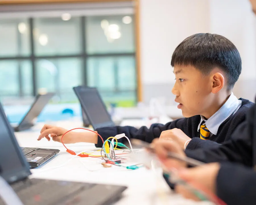 关于我们|南京英国国际学校 - 02 Image-50-50