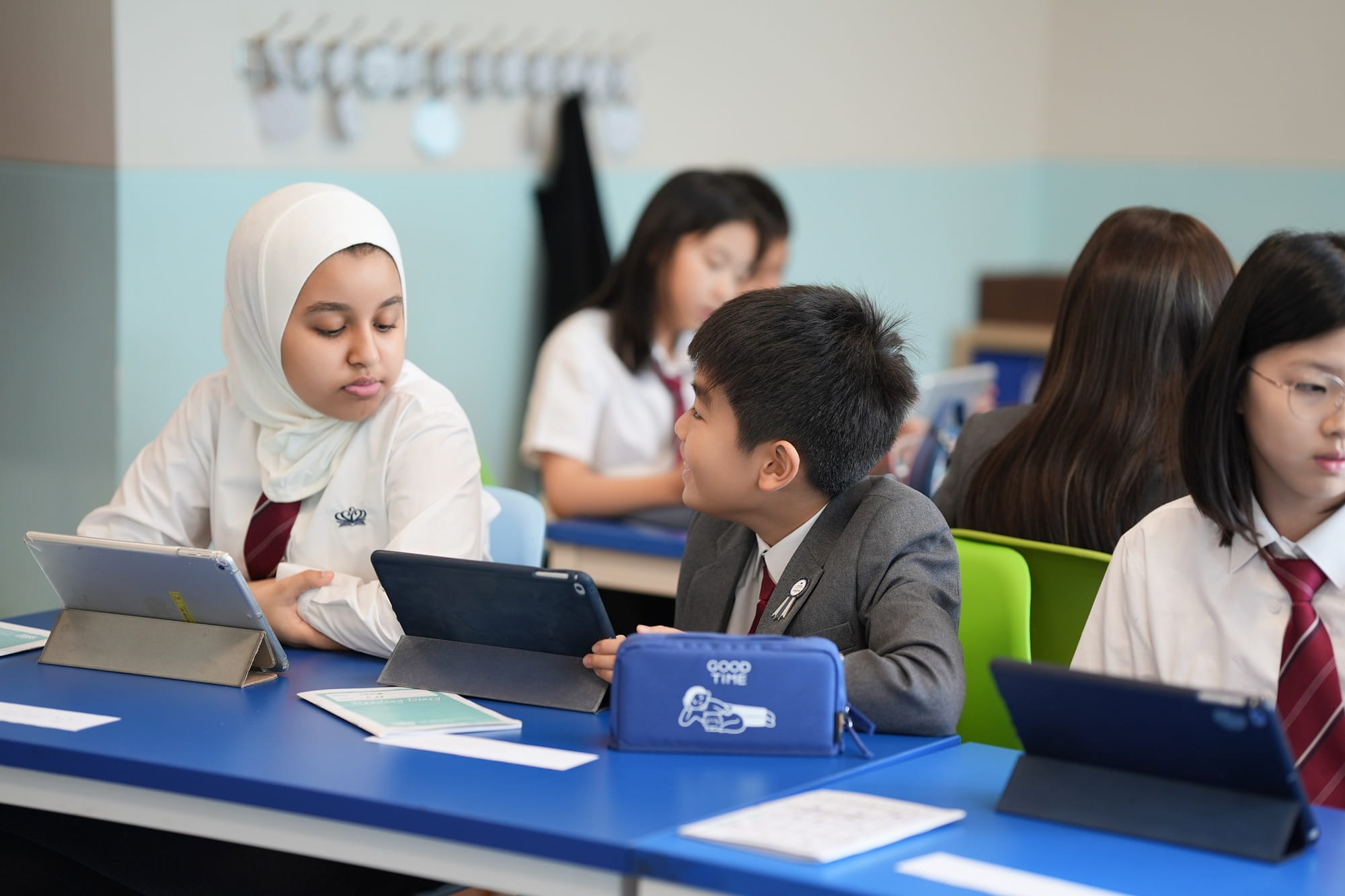 南京英国国际学校教师与助教｜南京英国国际学校 - Small Text And Image 2