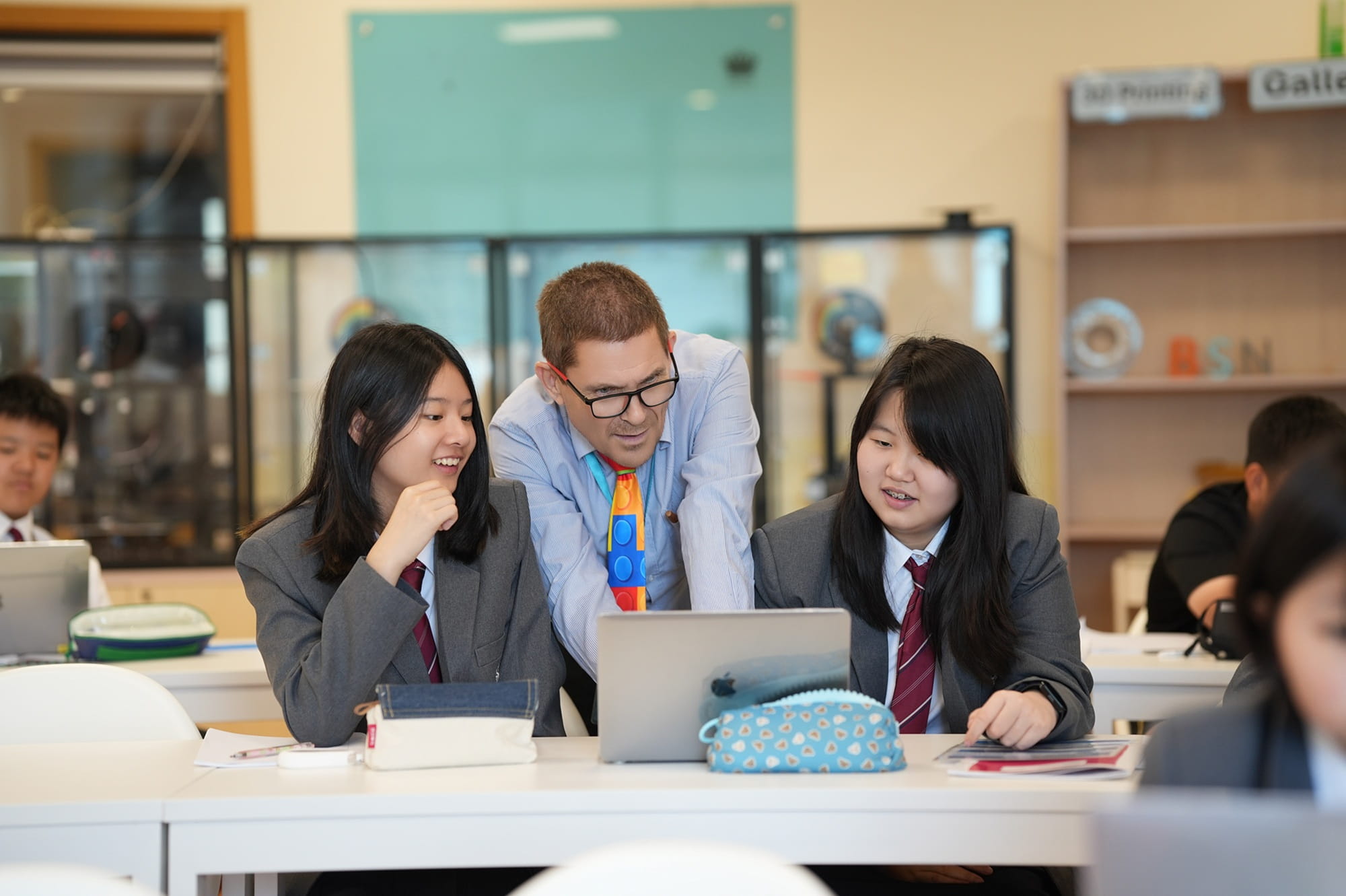 南京英国国际学校教师与助教｜南京英国国际学校 - 01 Tertiary Page Header