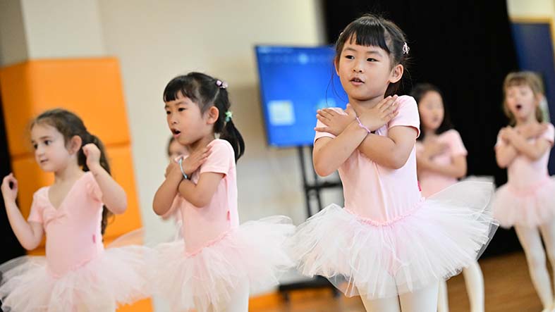 精彩的课外活动|南京英国国际学校 - 04 - Feature Cards Pattern - Creativity and Culture