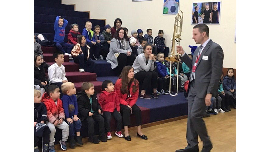Stephen Dunn from Juilliard demonstrated how to play the trombone-stephen-dunn-from-juilliard-demonstrated-how-to-play-the-trombone-photo_20191107_141605