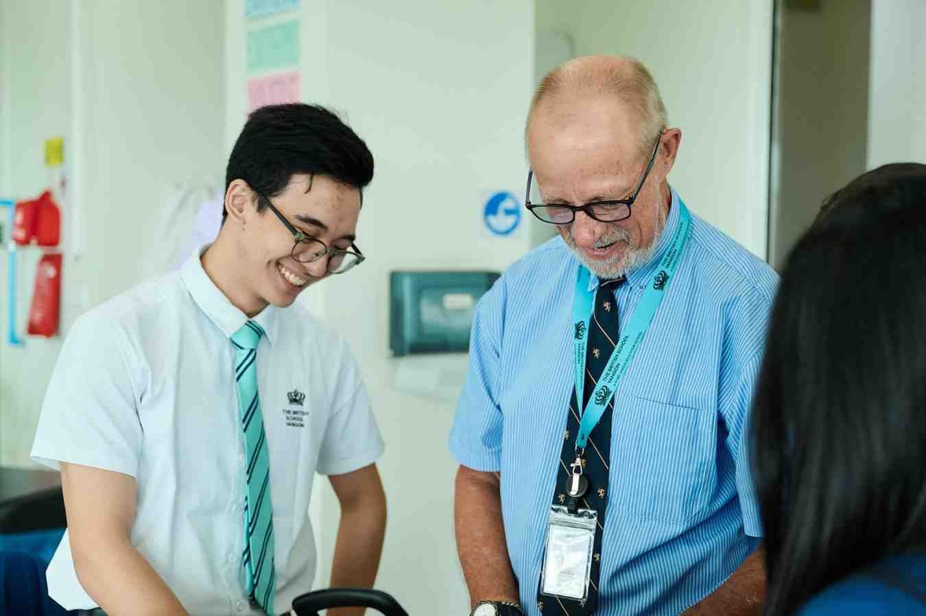 How International School Education Prepares Students for University - Content Surge 2-7