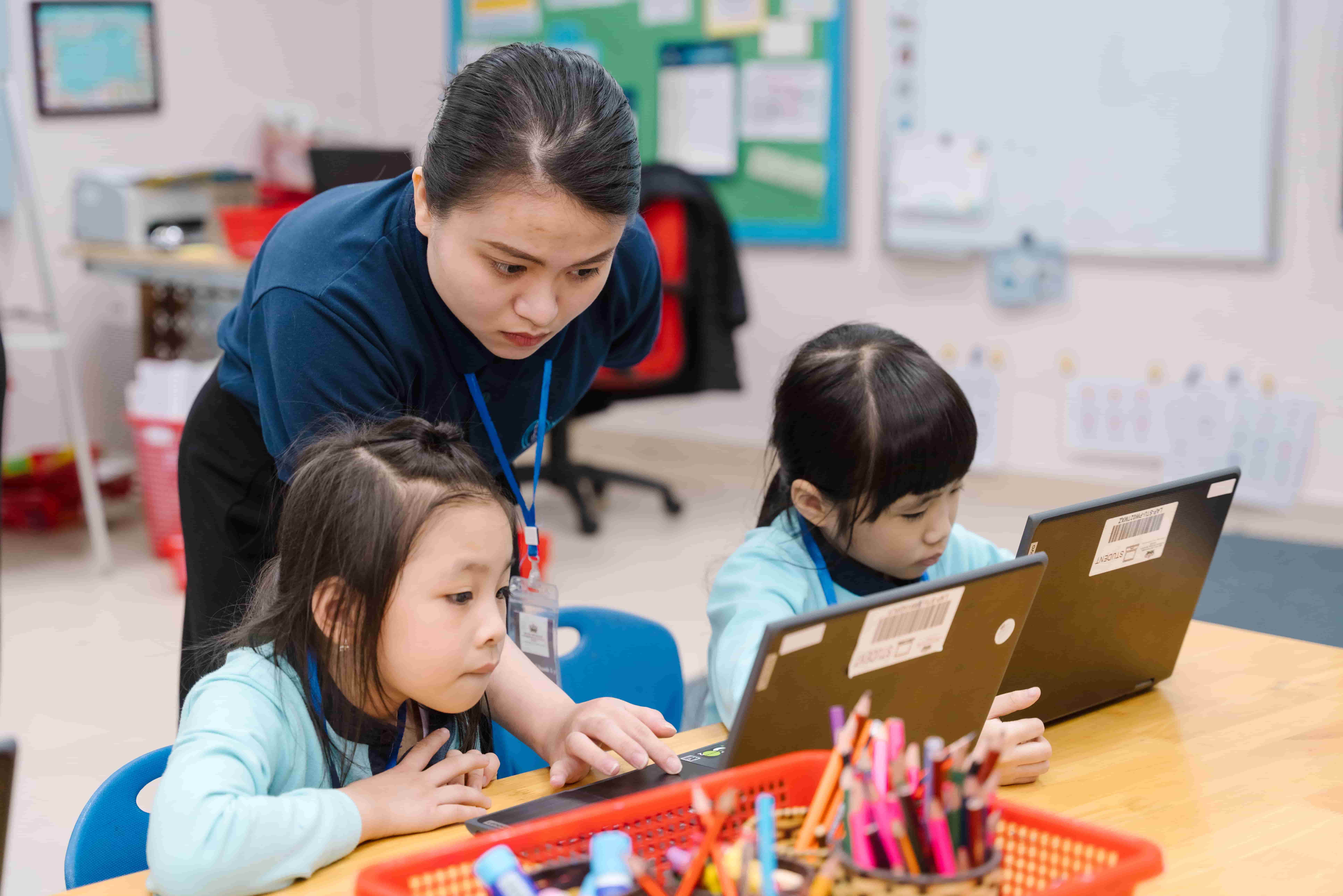 Đồng hành cùng con bước vào thời đại số - Parenting In The Digital Age