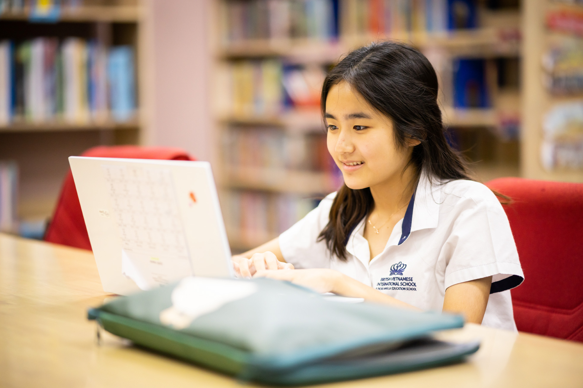 Fostering critical thinking in the age of AI - Fostering critical thinking in the age of AI