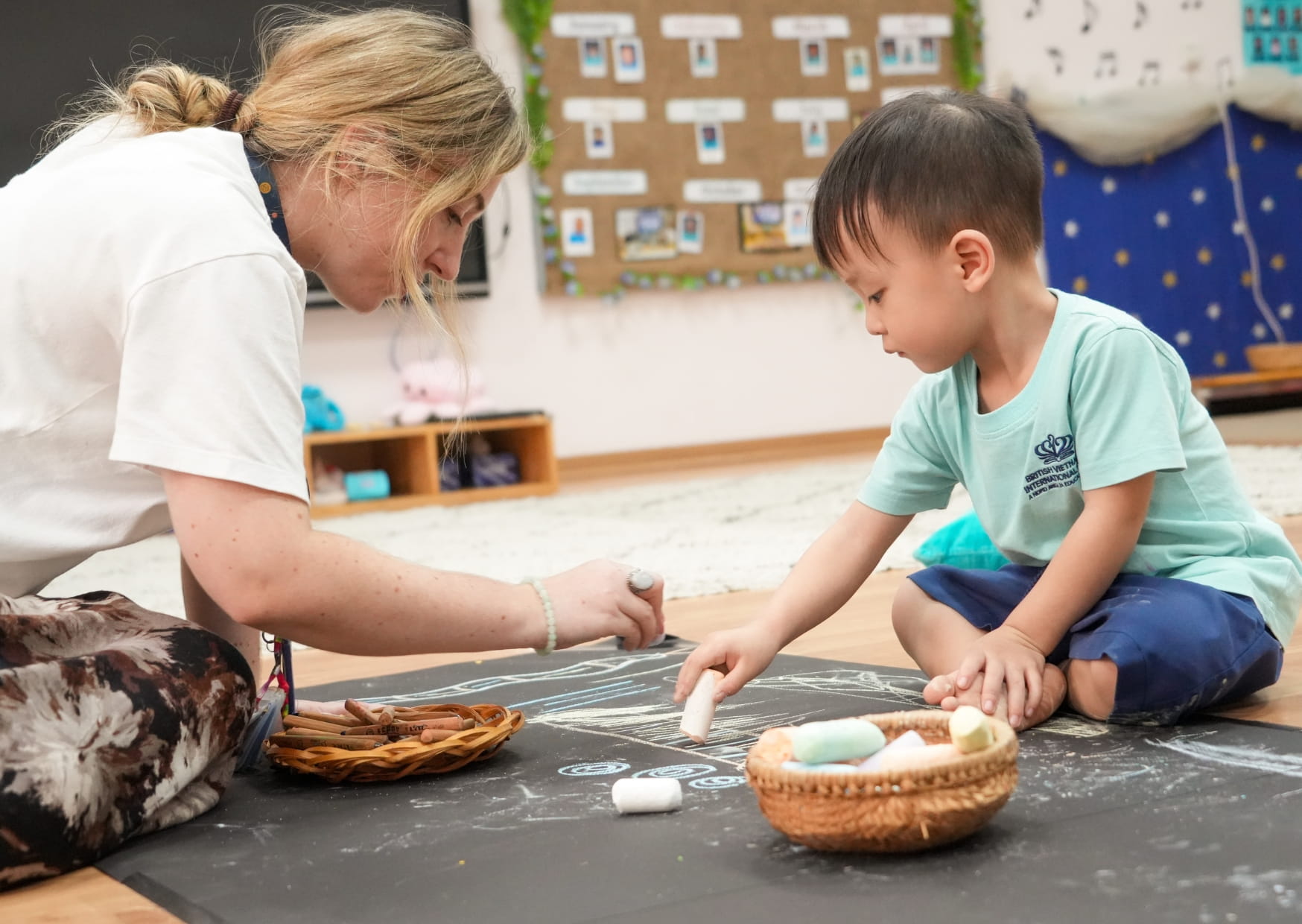 Montessori hay EYFS? Phương pháp Giáo dục Mầm non Nào Phù hợp với Con Bạn? - EYFS or Montessori