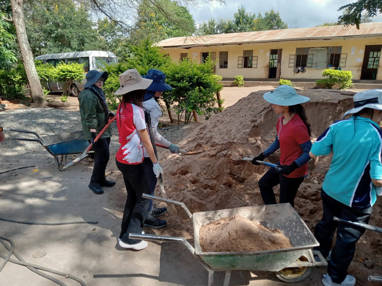 Cùng Nhau Tạo Nên Khác Biệt: Tác Động Xã Hội tại BVIS Hà Nội - Making a Difference Together Social Impact at BVIS Hanoi