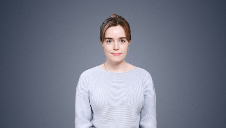 Cô Angie Mulcahy - Angie Mulcahy