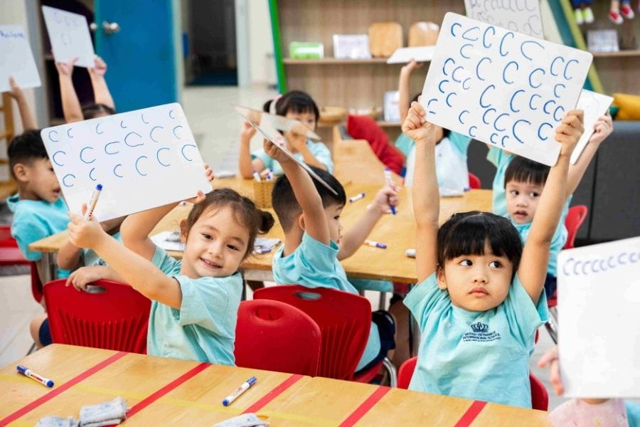 Kết quả A level xuất sắc và thành tích học tập - 04 - visualTimeline WithTags